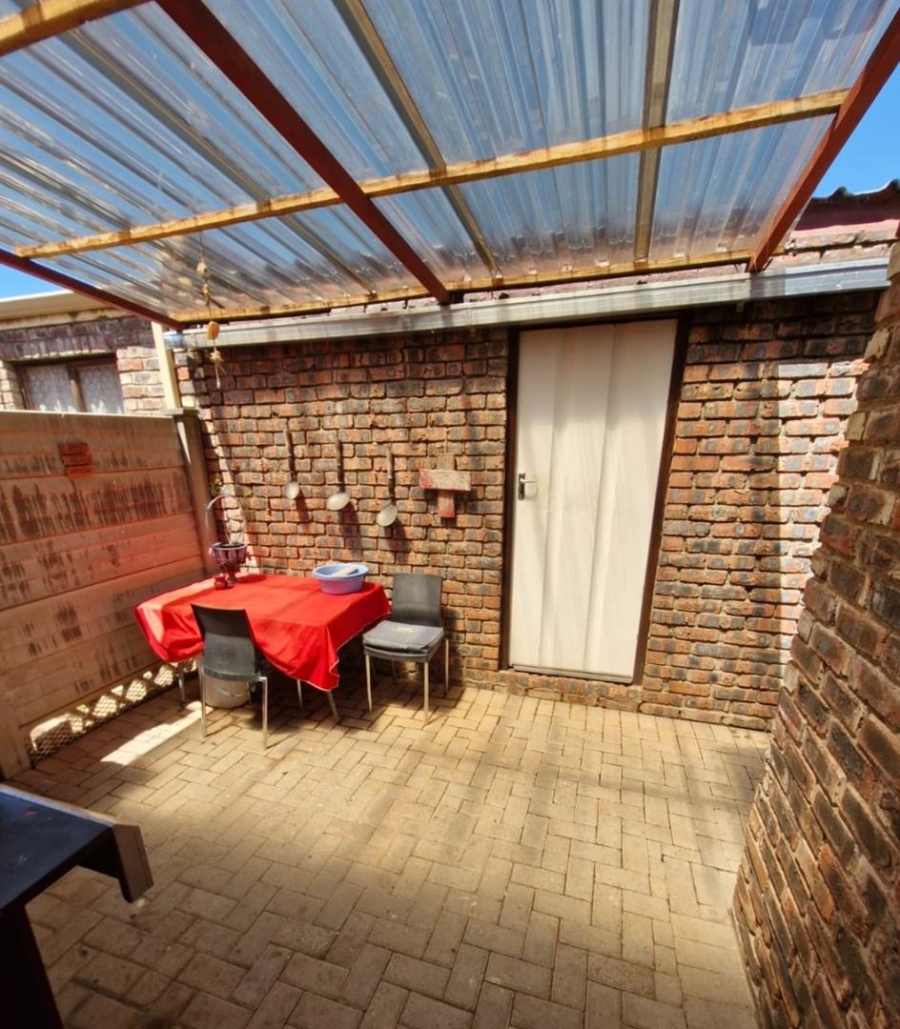 2 Bedroom Property for Sale in Langenhovenpark Free State